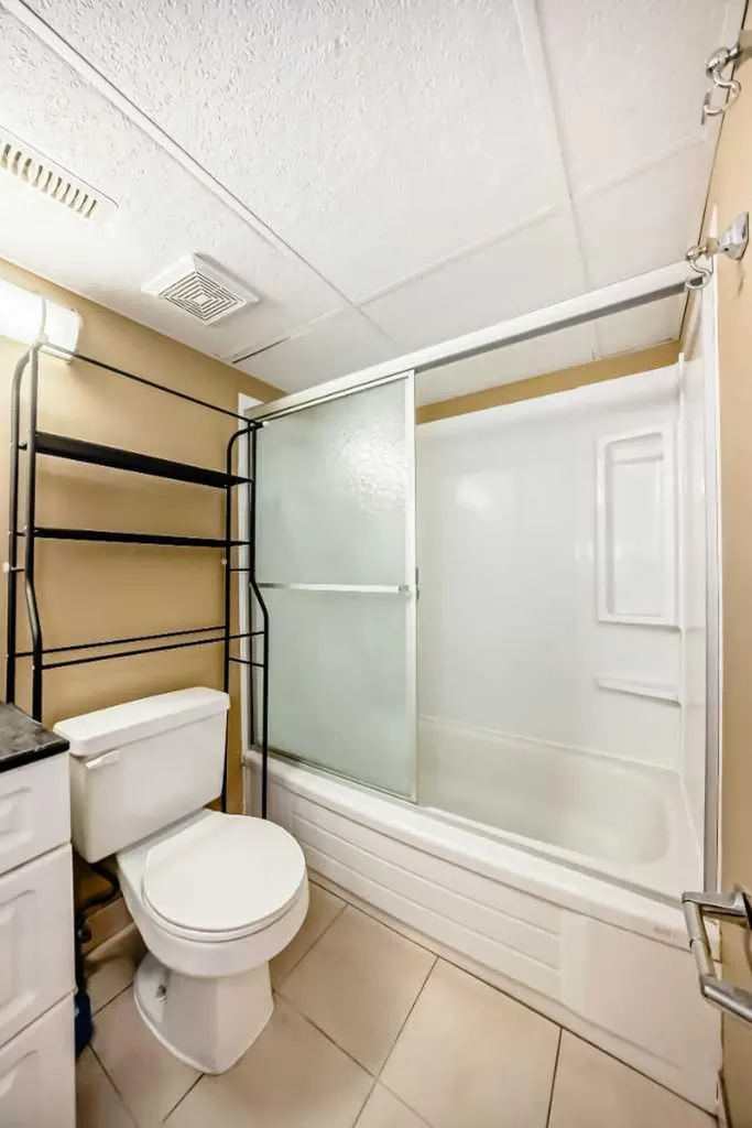 417 37 Street SW Calgary AB T3C 1R7