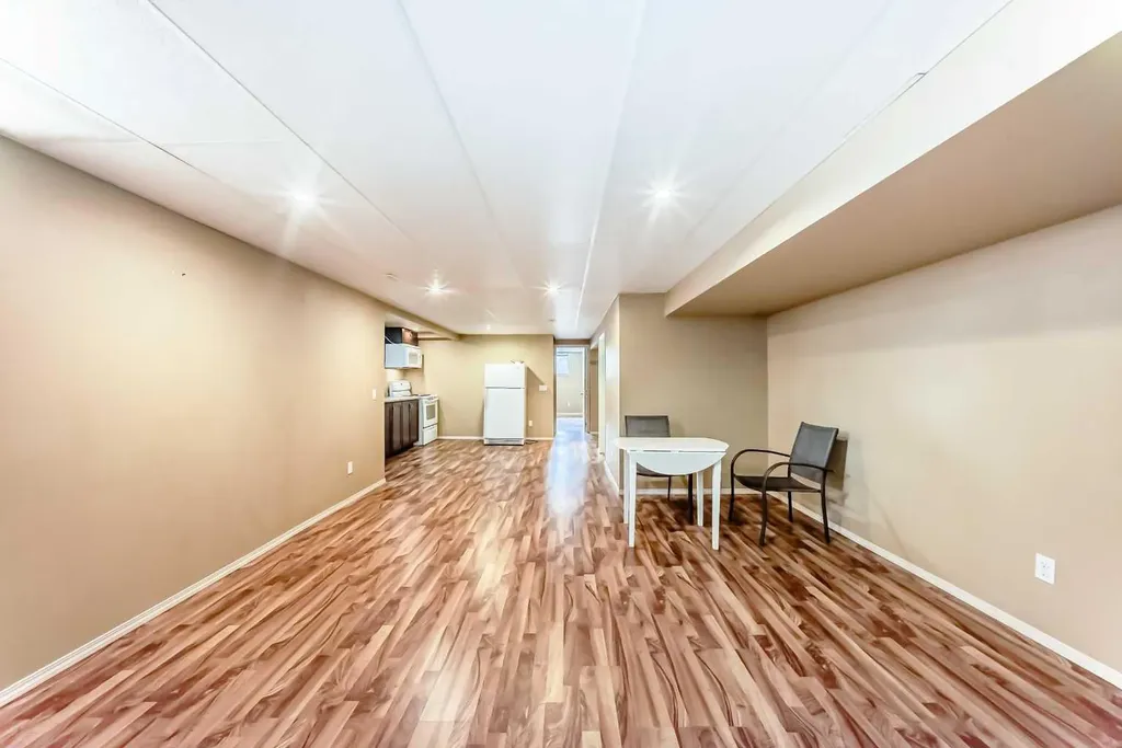 417 37 Street SW Calgary AB T3C 1R7