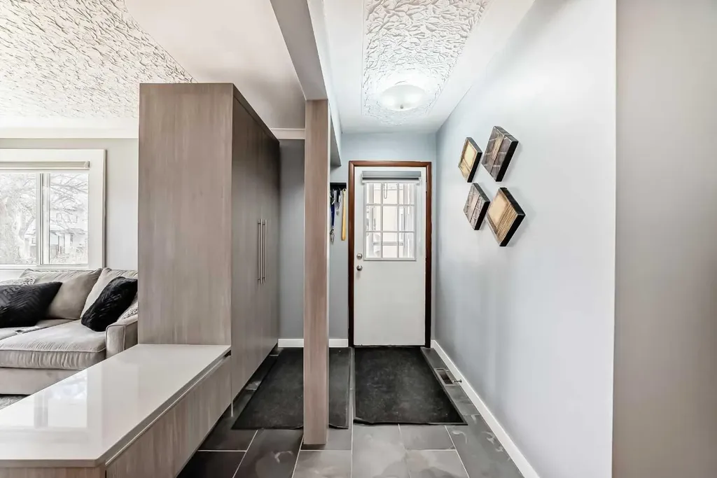 417 37 Street SW Calgary AB T3C 1R7