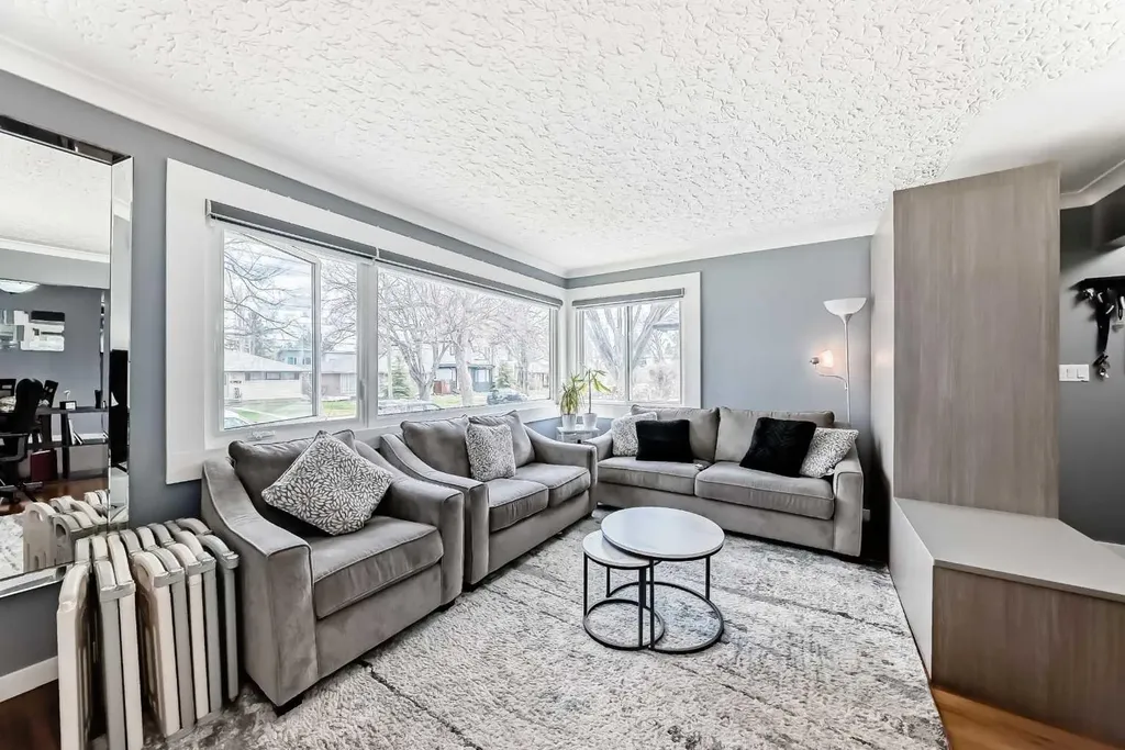 417 37 Street SW Calgary AB T3C 1R7
