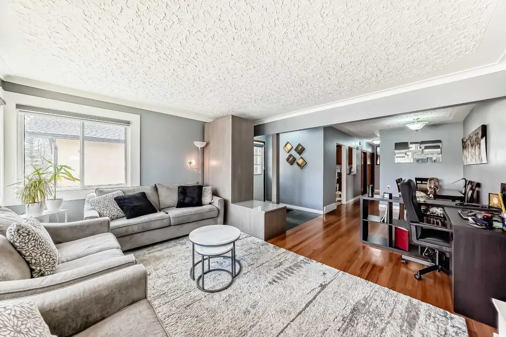 417 37 Street SW Calgary AB T3C 1R7