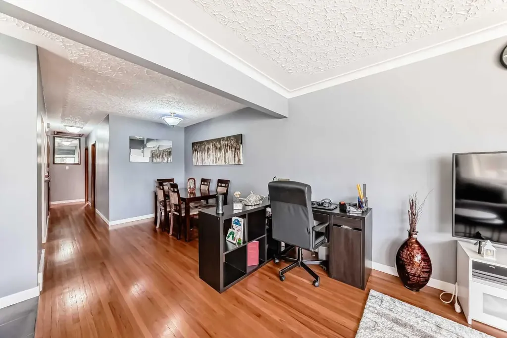 417 37 Street SW Calgary AB T3C 1R7