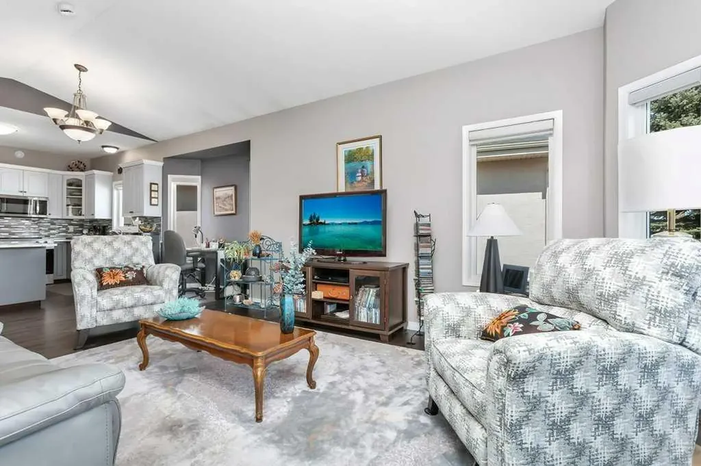 32 Dowler Street Red Deer AB T4R 3A1