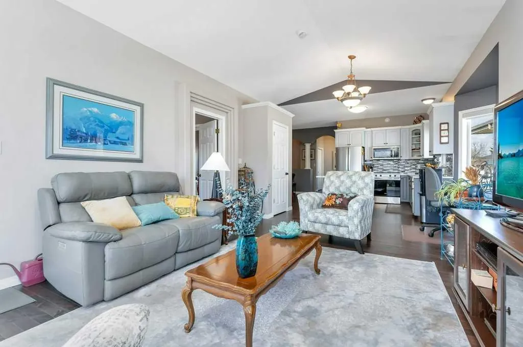 32 Dowler Street Red Deer AB T4R 3A1