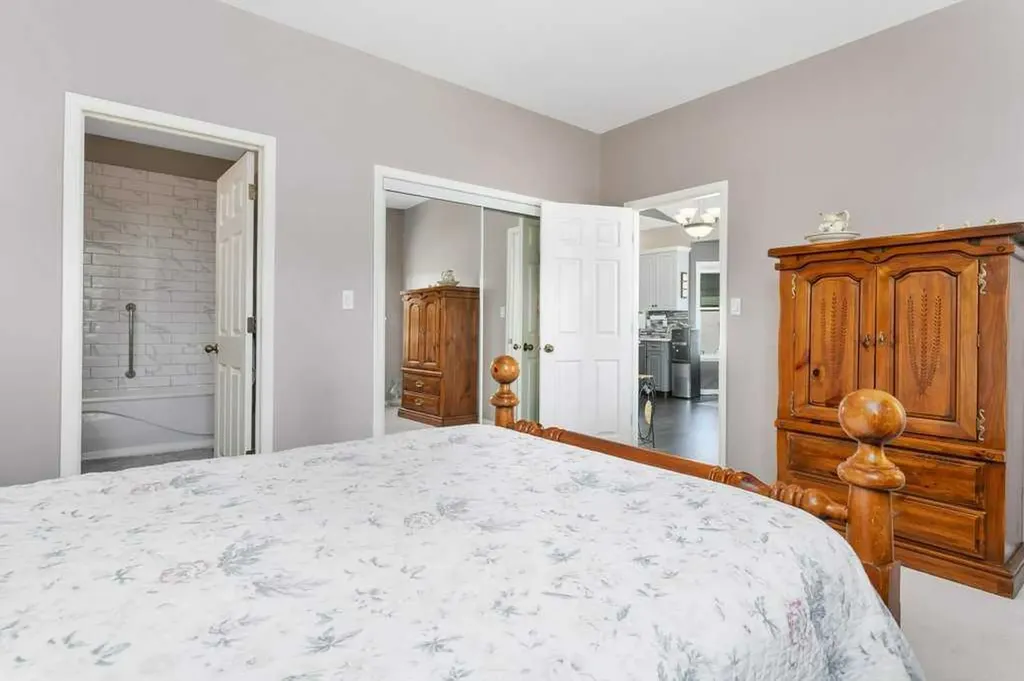 32 Dowler Street Red Deer AB T4R 3A1