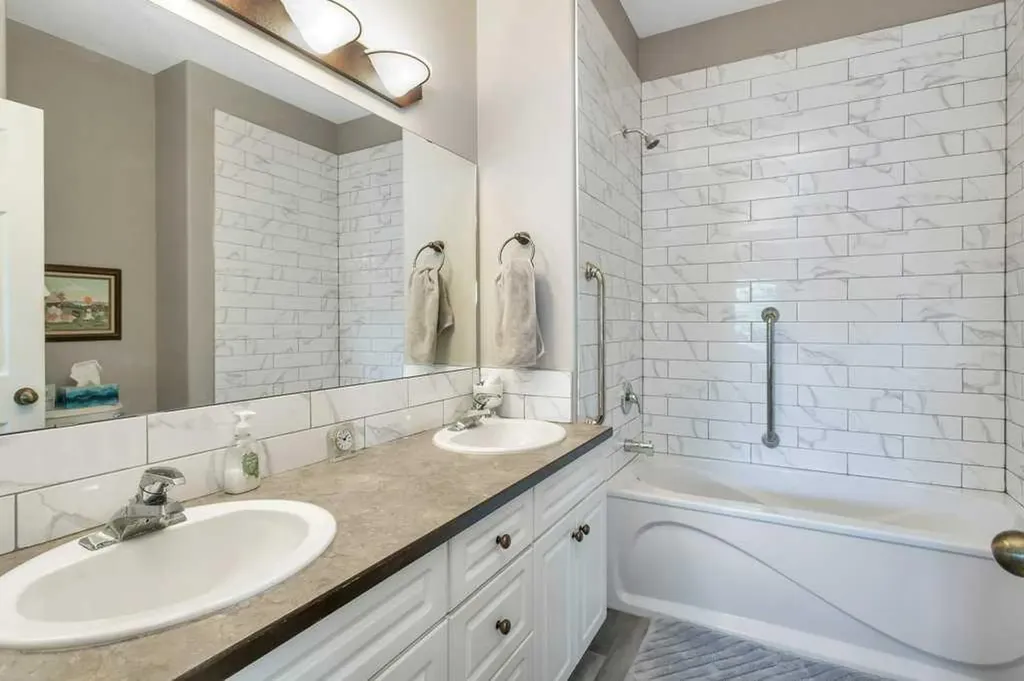 32 Dowler Street Red Deer AB T4R 3A1