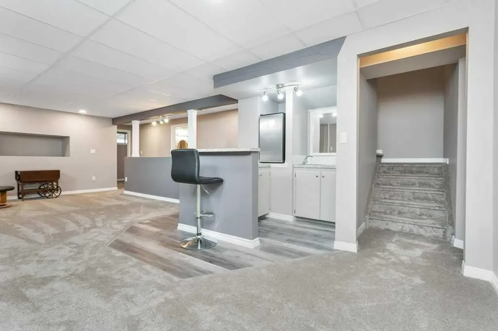 32 Dowler Street Red Deer AB T4R 3A1
