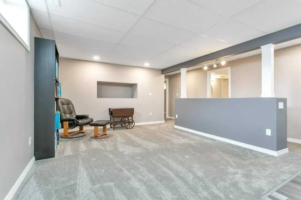 32 Dowler Street Red Deer AB T4R 3A1
