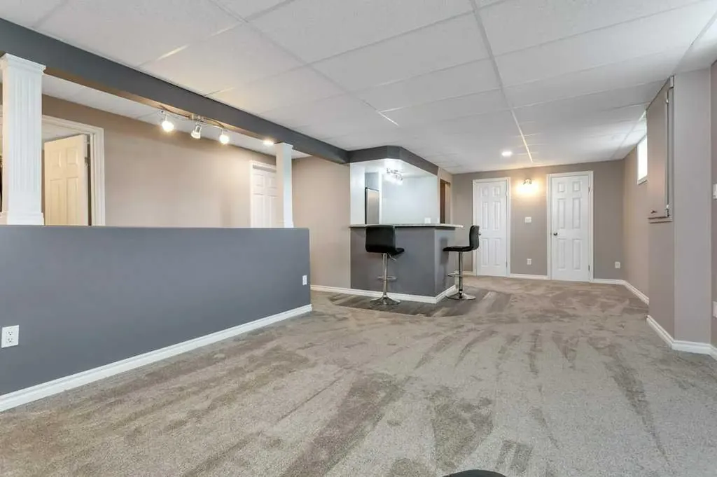 32 Dowler Street Red Deer AB T4R 3A1