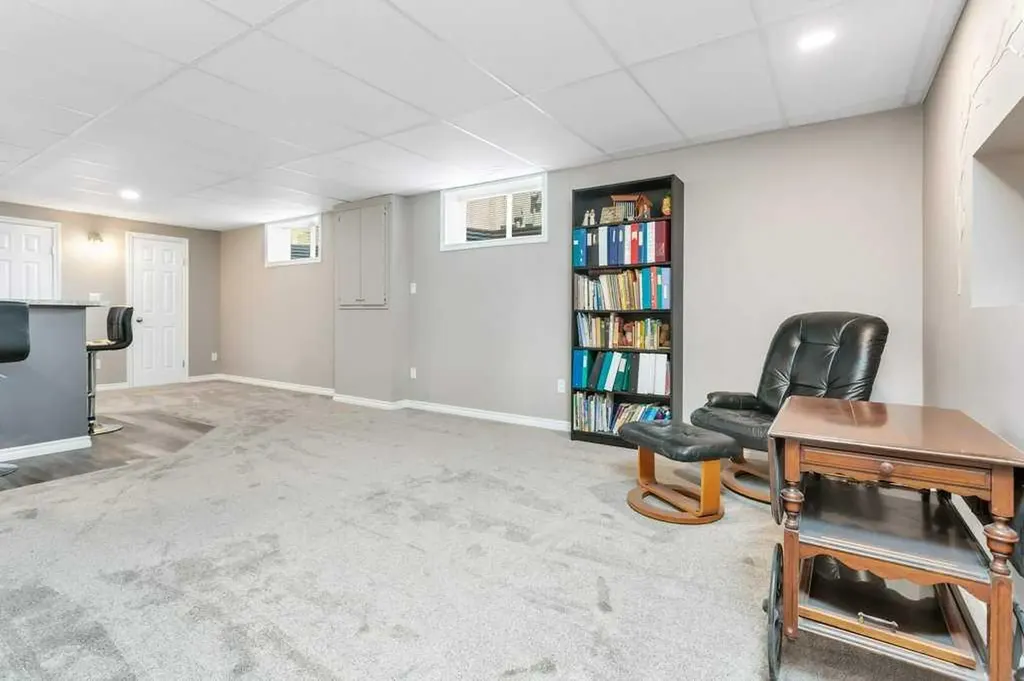 32 Dowler Street Red Deer AB T4R 3A1
