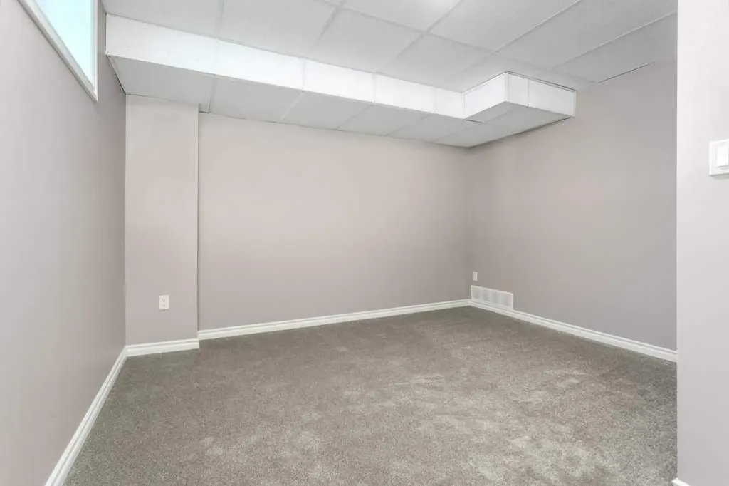 32 Dowler Street Red Deer AB T4R 3A1