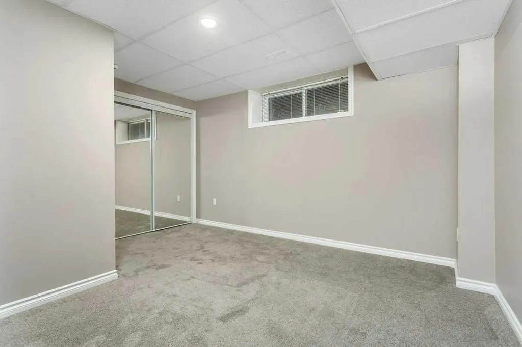 32 Dowler Street Red Deer AB T4R 3A1