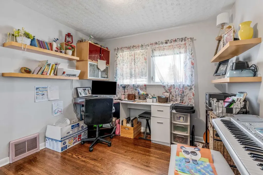 5816 52 Street Taber AB T1G 1K7