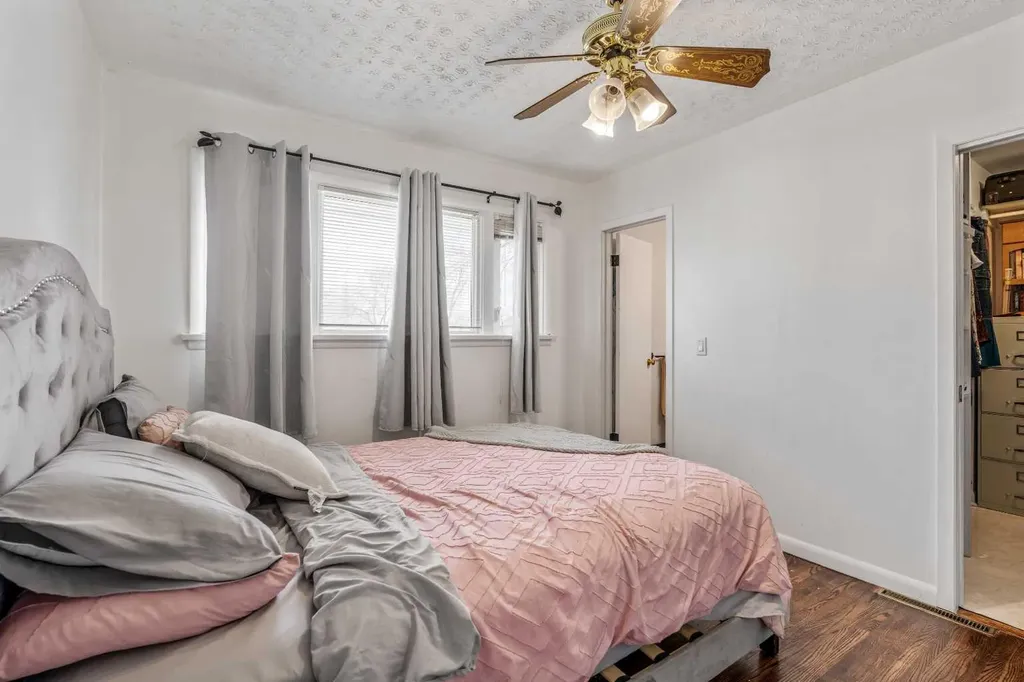 5816 52 Street Taber AB T1G 1K7