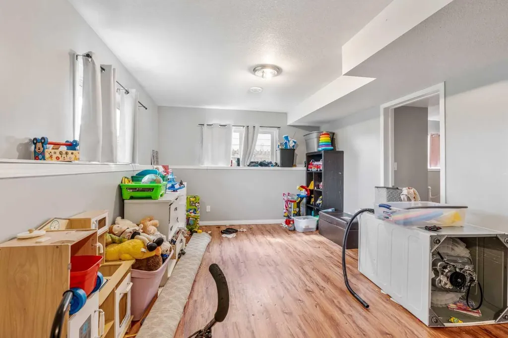 5816 52 Street Taber AB T1G 1K7