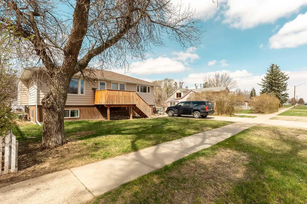 5816 52 Street Taber AB T1G 1K7