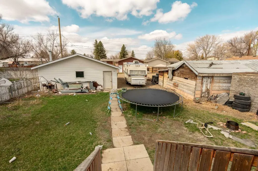 5816 52 Street Taber AB T1G 1K7