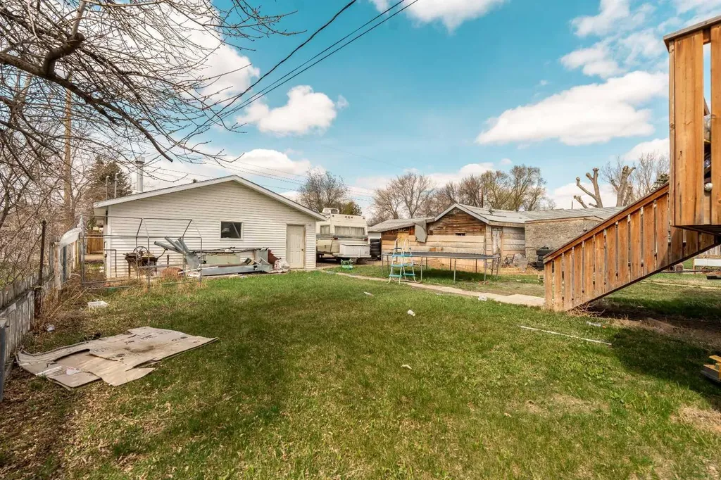 5816 52 Street Taber AB T1G 1K7