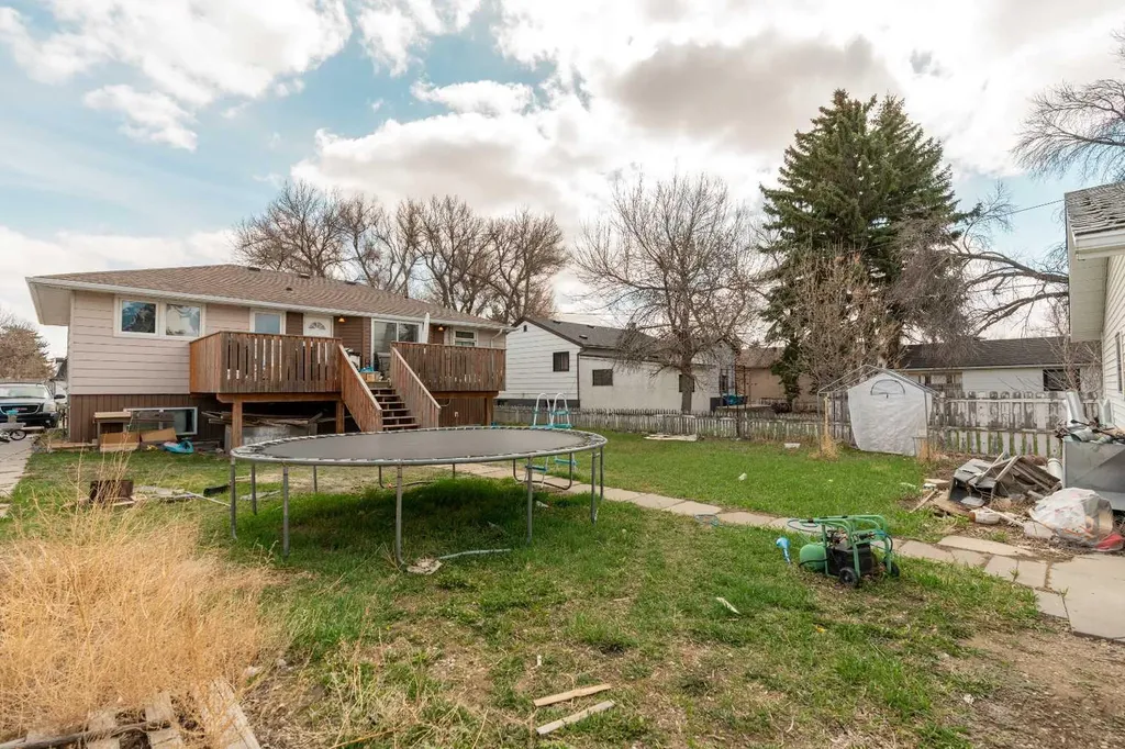 5816 52 Street Taber AB T1G 1K7