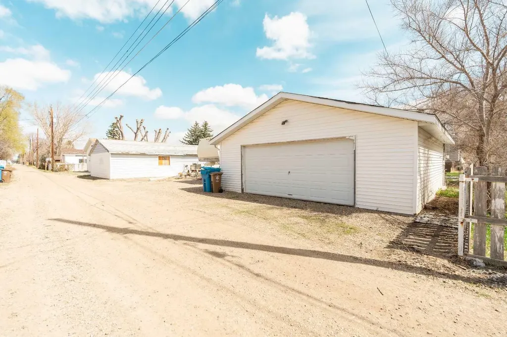 5816 52 Street Taber AB T1G 1K7
