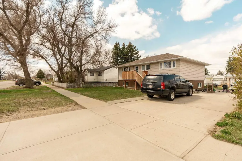 5816 52 Street Taber AB T1G 1K7