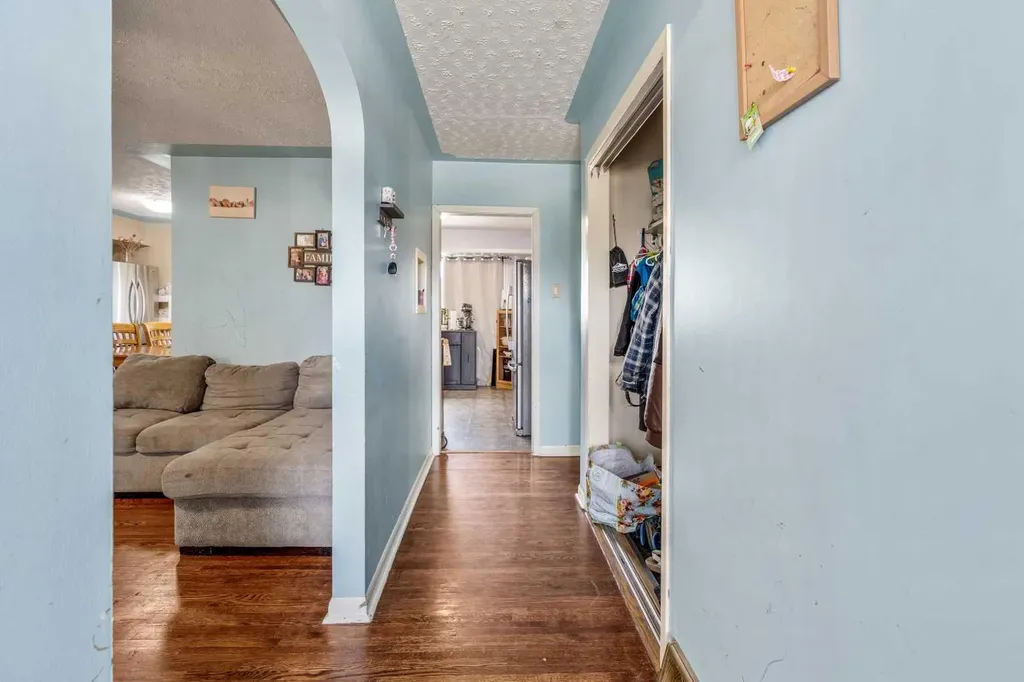 5816 52 Street Taber AB T1G 1K7