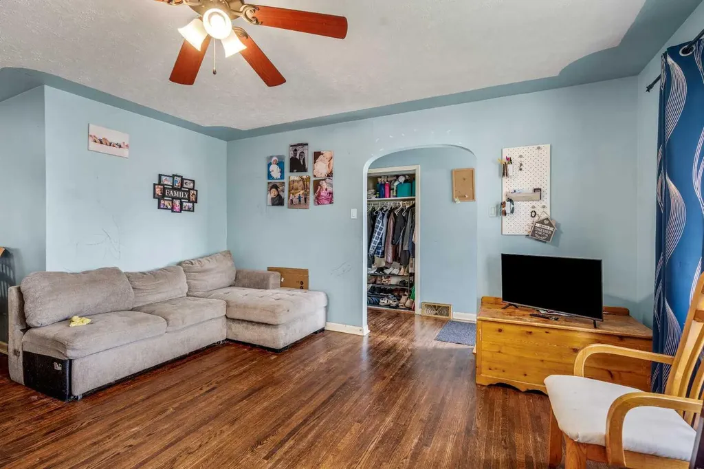 5816 52 Street Taber AB T1G 1K7