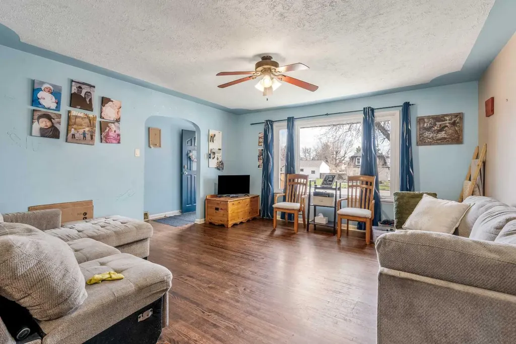 5816 52 Street Taber AB T1G 1K7