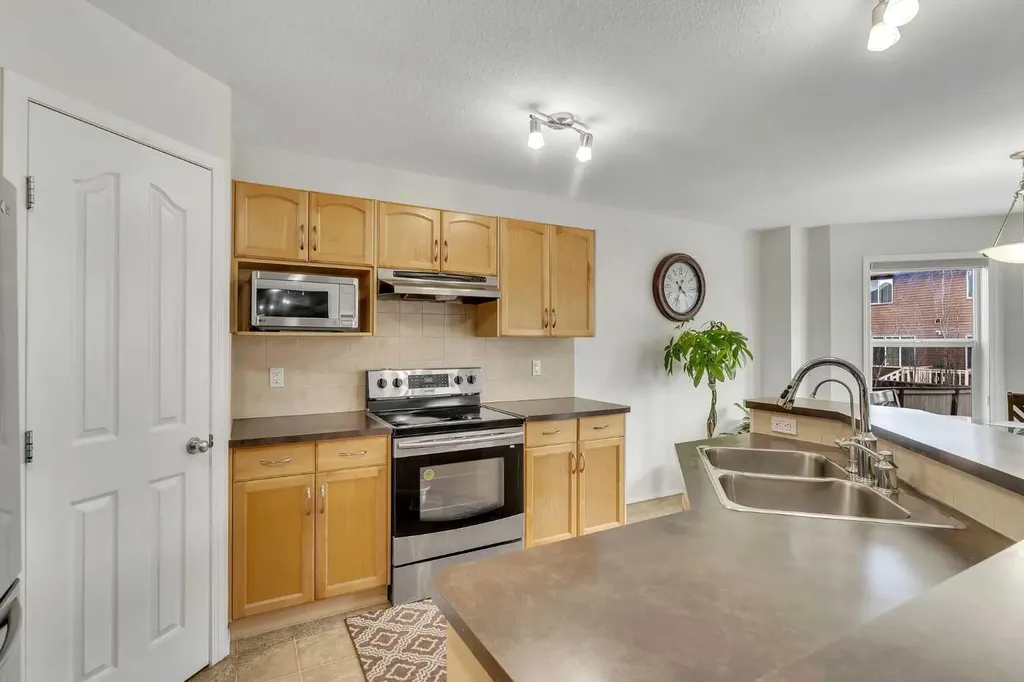 33 Saddlecrest Crescent NE Calgary AB T3J0C6