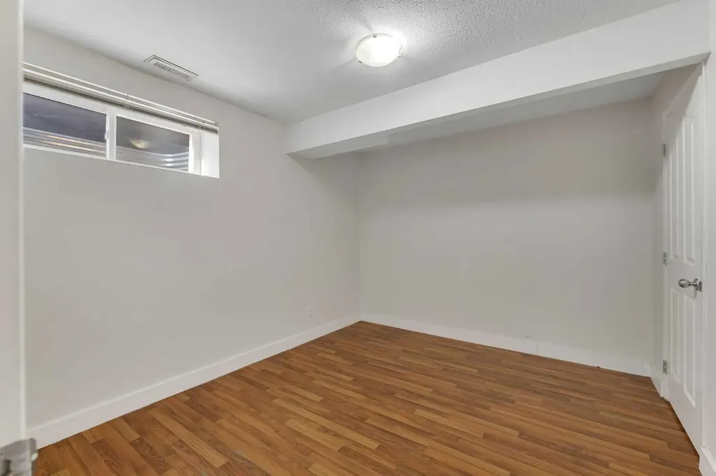 33 Saddlecrest Crescent NE Calgary AB T3J0C6
