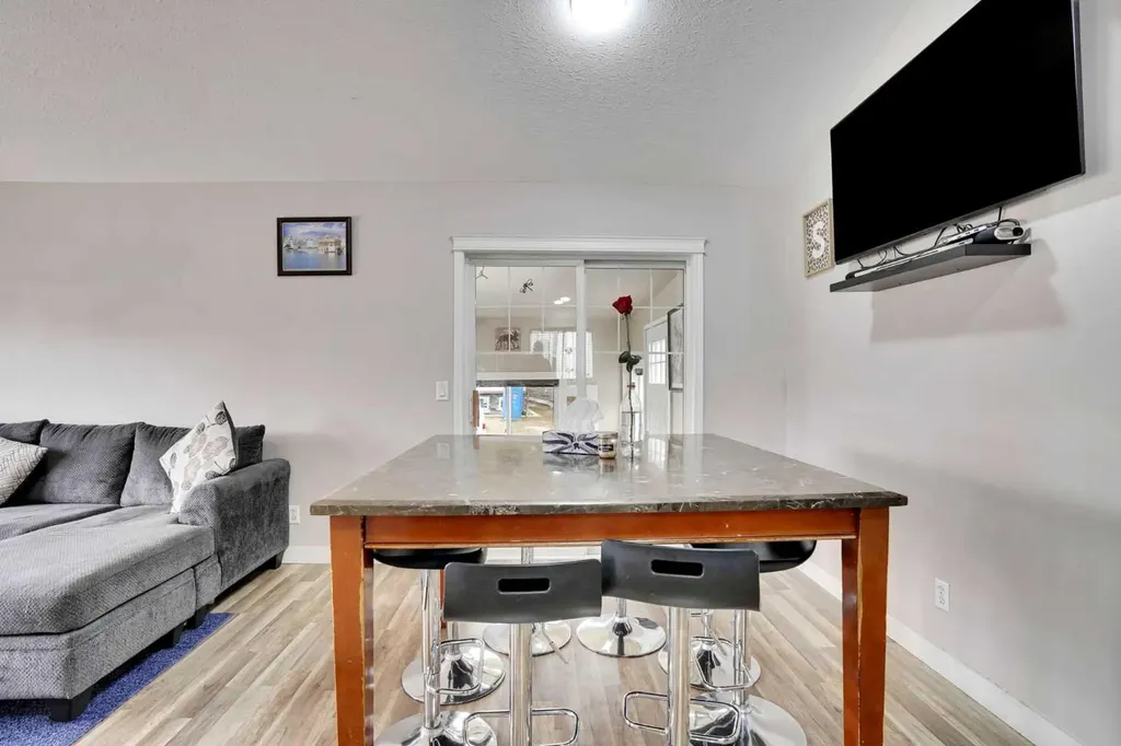 4 Martin Crossing Bay NE Calgary AB T3J3S8