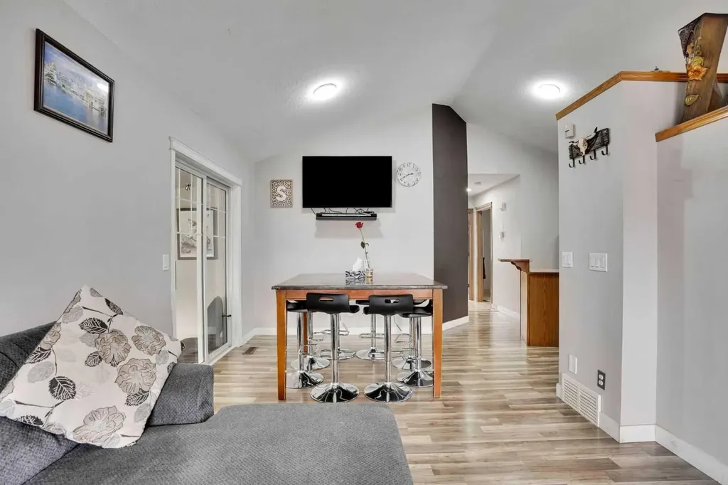 4 Martin Crossing Bay NE Calgary AB T3J3S8