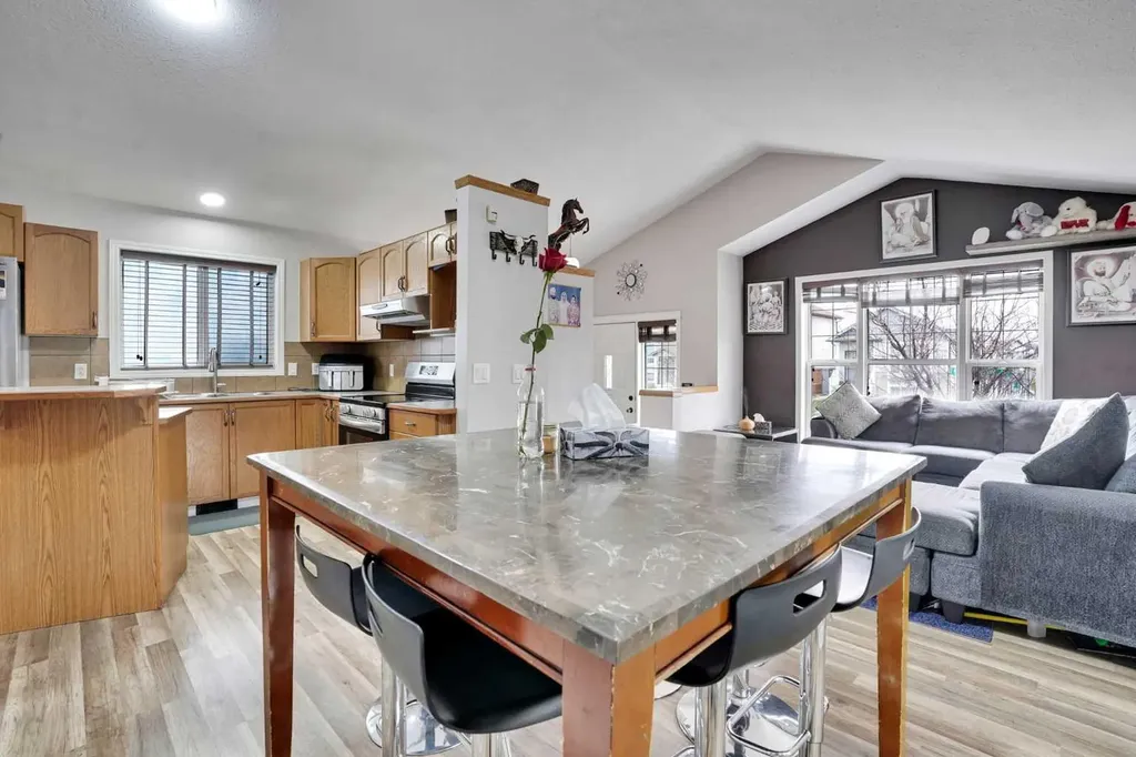 4 Martin Crossing Bay NE Calgary AB T3J3S8