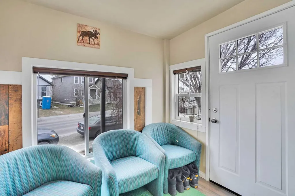 4 Martin Crossing Bay NE Calgary AB T3J3S8