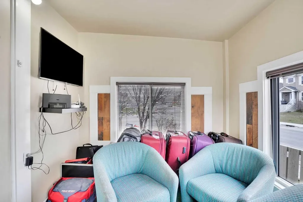 4 Martin Crossing Bay NE Calgary AB T3J3S8