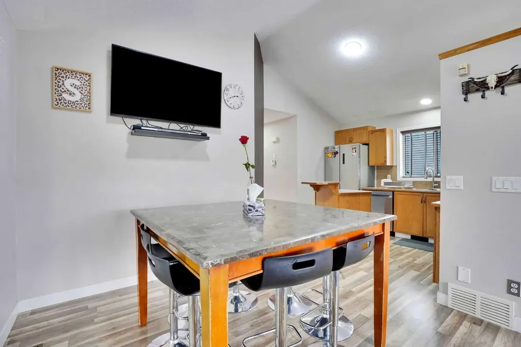 4 Martin Crossing Bay NE Calgary AB T3J3S8