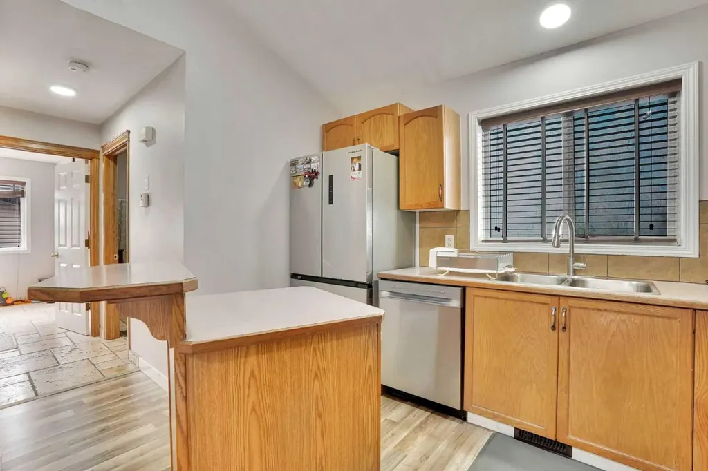 4 Martin Crossing Bay NE Calgary AB T3J3S8
