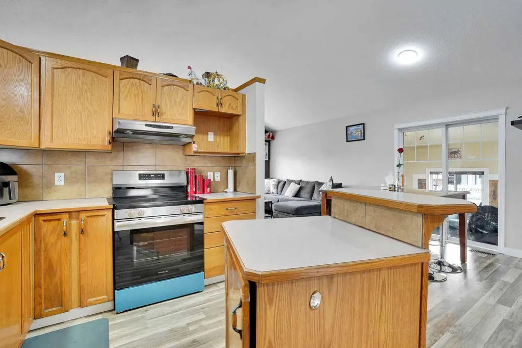 4 Martin Crossing Bay NE Calgary AB T3J3S8