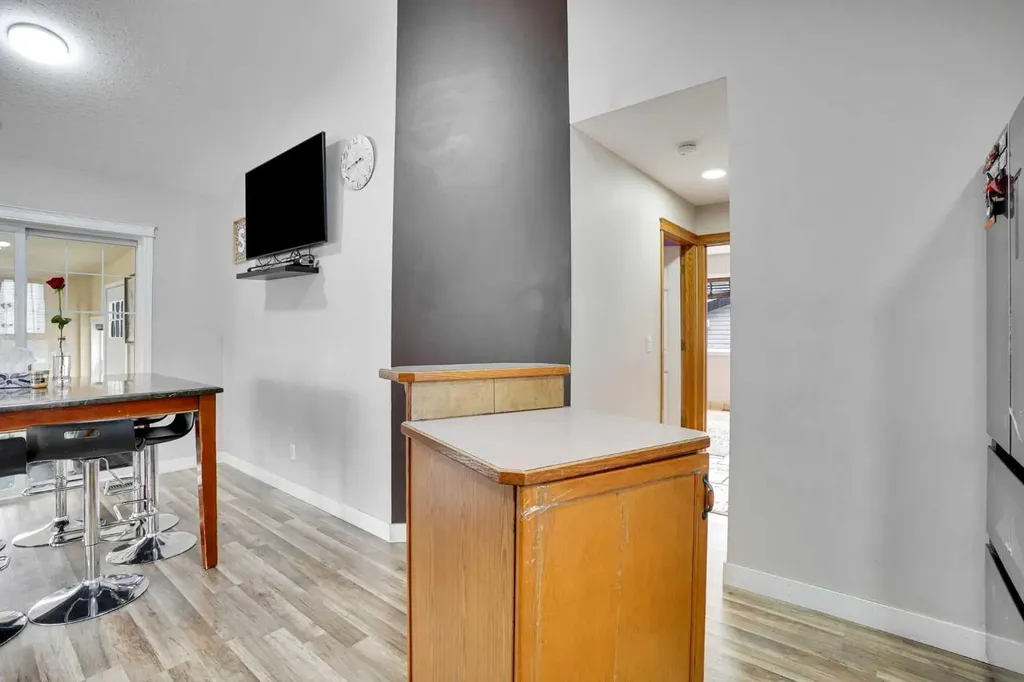 4 Martin Crossing Bay NE Calgary AB T3J3S8