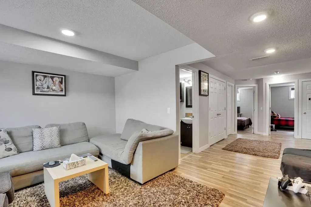 4 Martin Crossing Bay NE Calgary AB T3J3S8