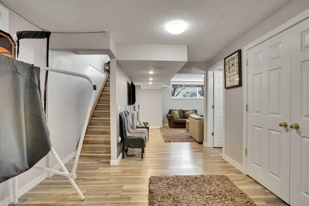 4 Martin Crossing Bay NE Calgary AB T3J3S8