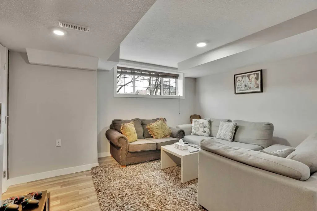 4 Martin Crossing Bay NE Calgary AB T3J3S8