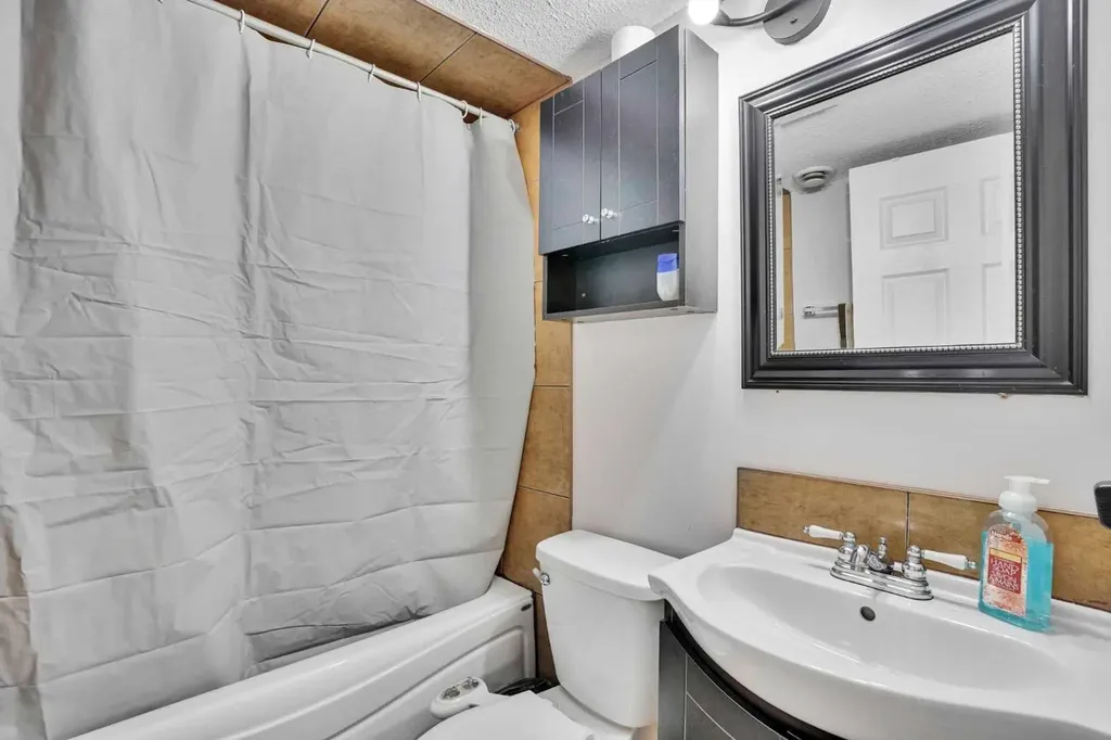 4 Martin Crossing Bay NE Calgary AB T3J3S8