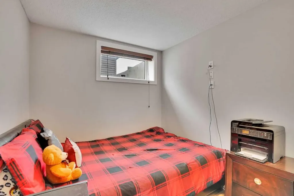 4 Martin Crossing Bay NE Calgary AB T3J3S8