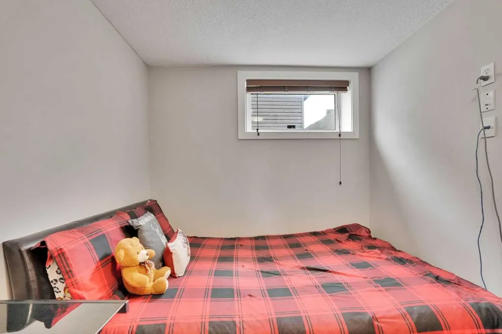 4 Martin Crossing Bay NE Calgary AB T3J3S8