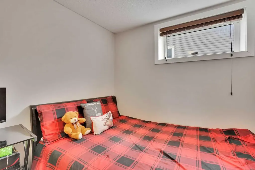 4 Martin Crossing Bay NE Calgary AB T3J3S8