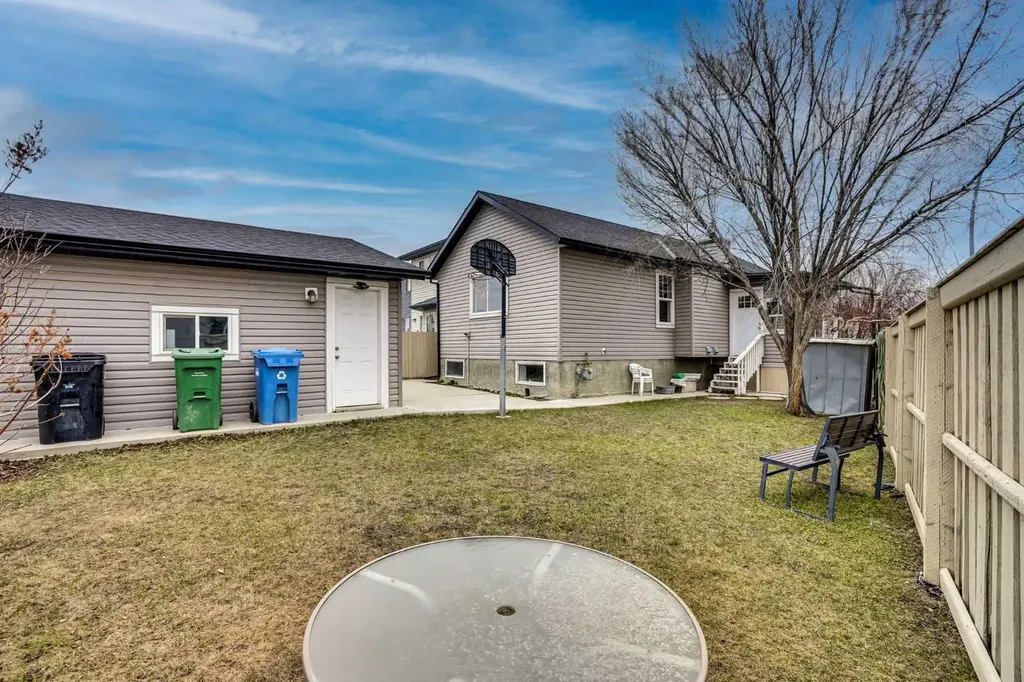 4 Martin Crossing Bay NE Calgary AB T3J3S8