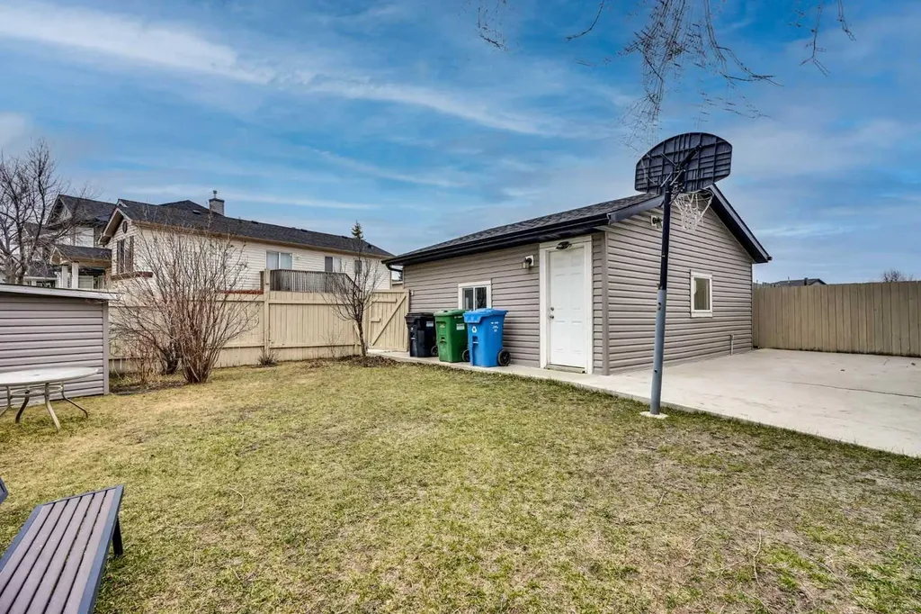 4 Martin Crossing Bay NE Calgary AB T3J3S8
