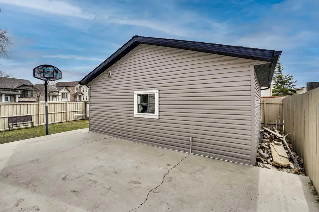4 Martin Crossing Bay NE Calgary AB T3J3S8