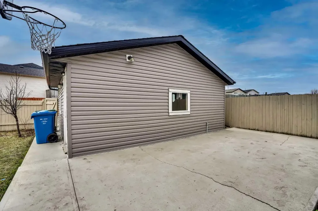 4 Martin Crossing Bay NE Calgary AB T3J3S8